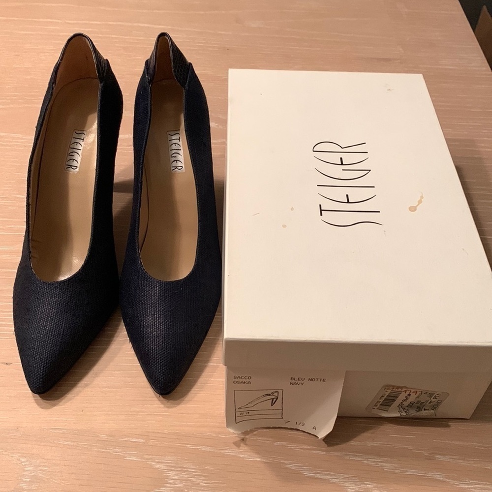 Walter Steiger navy blue heels, size 7.5AA, New in Box, textured feel, Orig $195